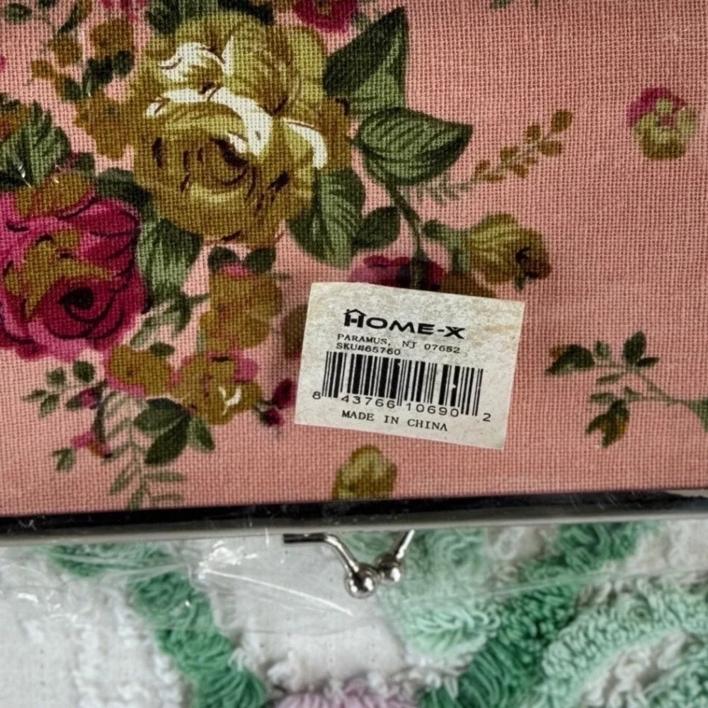 Home-X Pink Floral Canvas Kiss Lock Frame Coin Purse Clutch Bag Rose Print